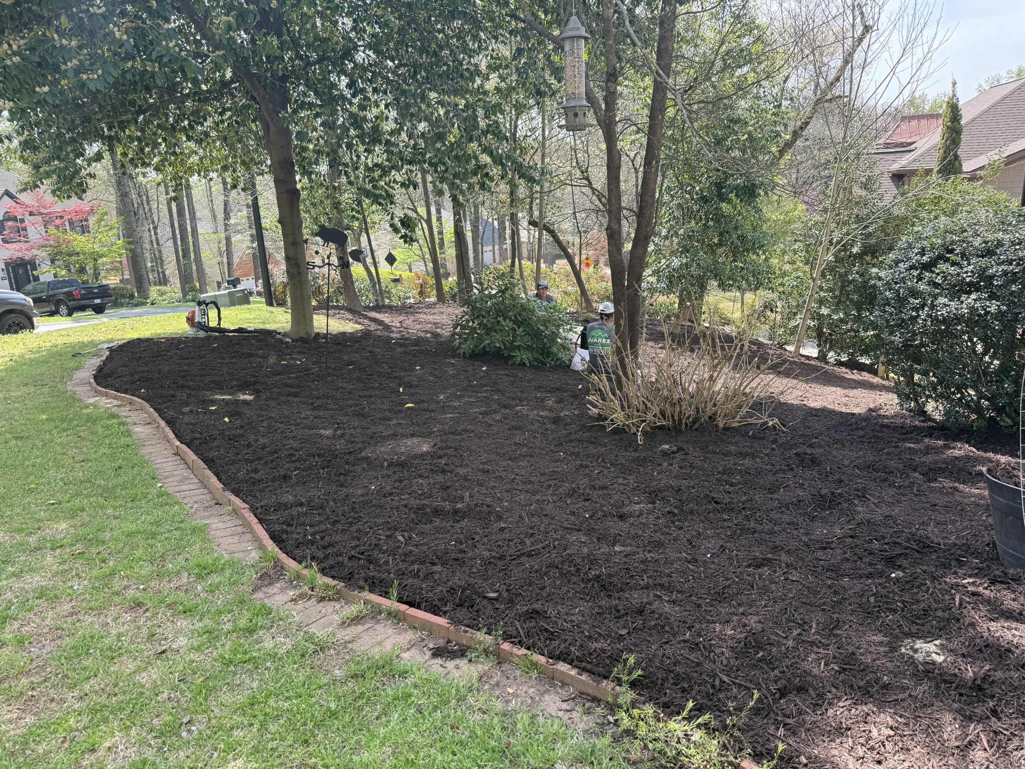 Mulch and Pine Straw Installation in Johns Creek Alpharetta Sandy Springs North Atlanta